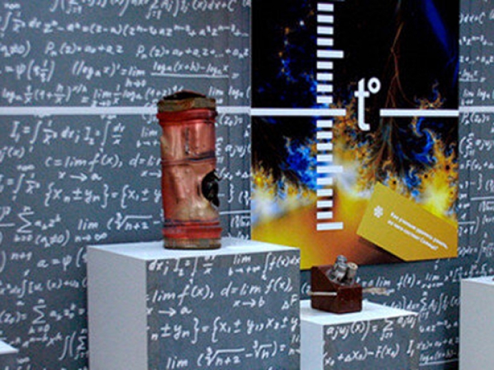 "Экскурсия для школьников в физическую кунсткамеру”