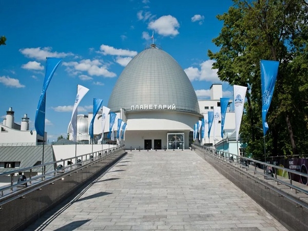 “Экскурсия для школьников в Планетарий”